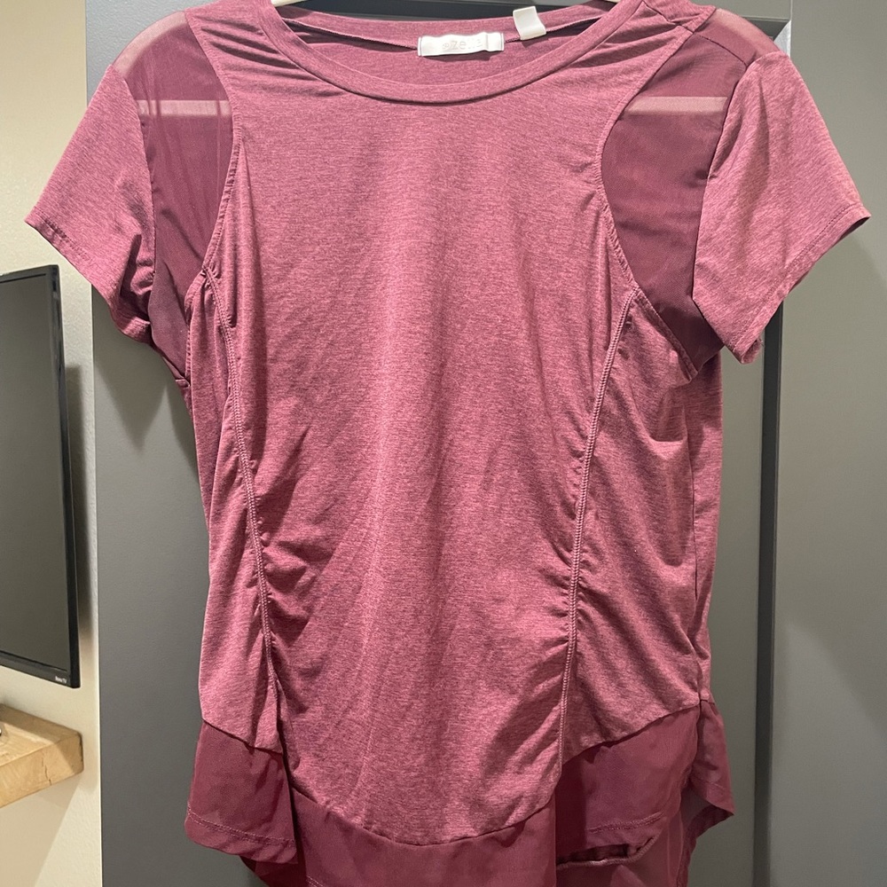ZELLA maroon workout top!